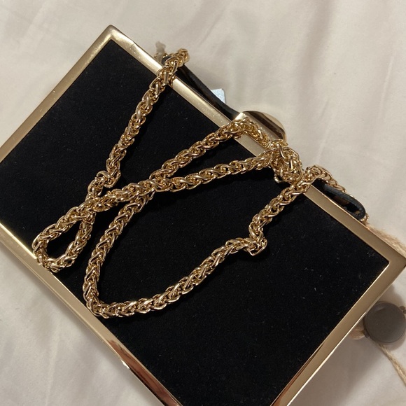 Gorgeous evening clutch brand new (with short chain ) - Picture 4 of 4